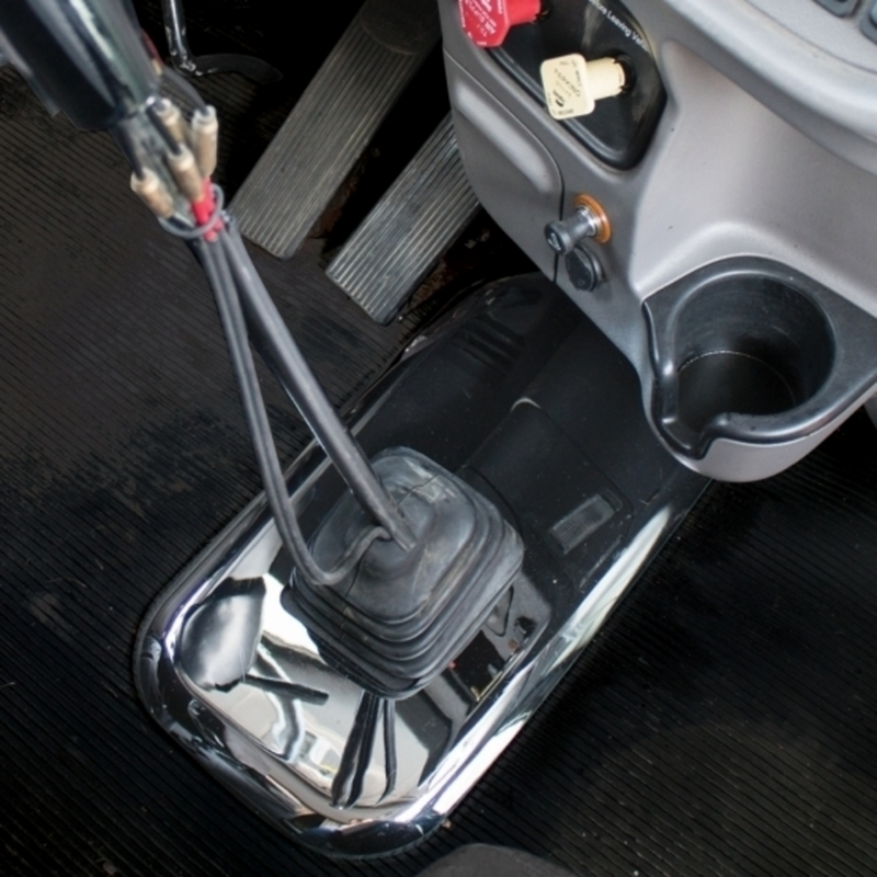 Cubierta de placa de cambio cromada para camiones Peterbilt - Se adapta a OEM S22-6041M01-252 (a granel)