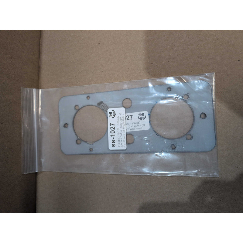 Peterbilt 379/378 (2005 y mayores) - 386/387 (2010 y mayores) - Luz de cabina - (2) Orificios de luz (2) Orificio de palanca